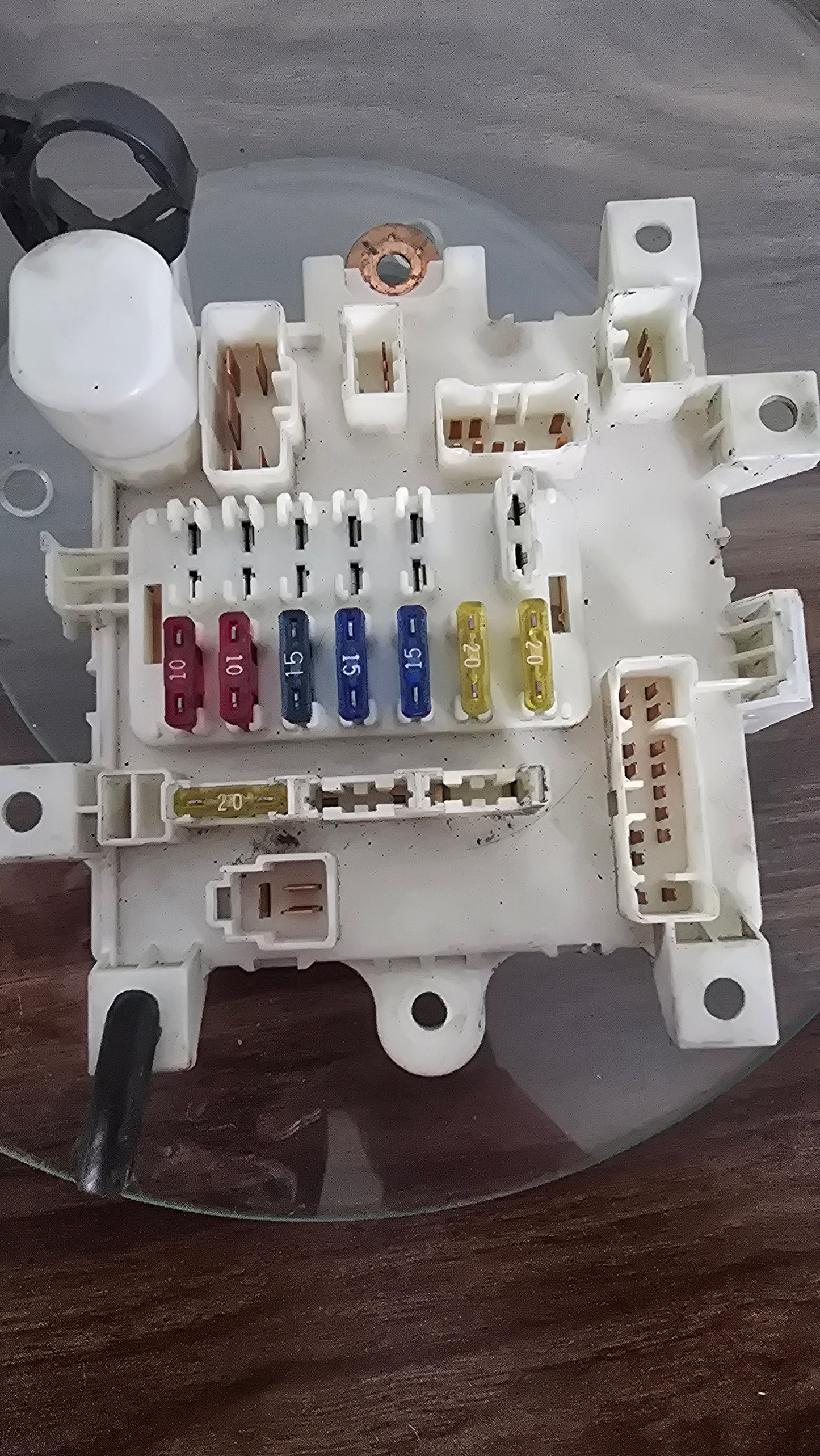 GEO METRO SWIFT 1989 - 1996 CONVERTIBLE 2 DR 4 DR UNDER THE DASH FUSE BOX