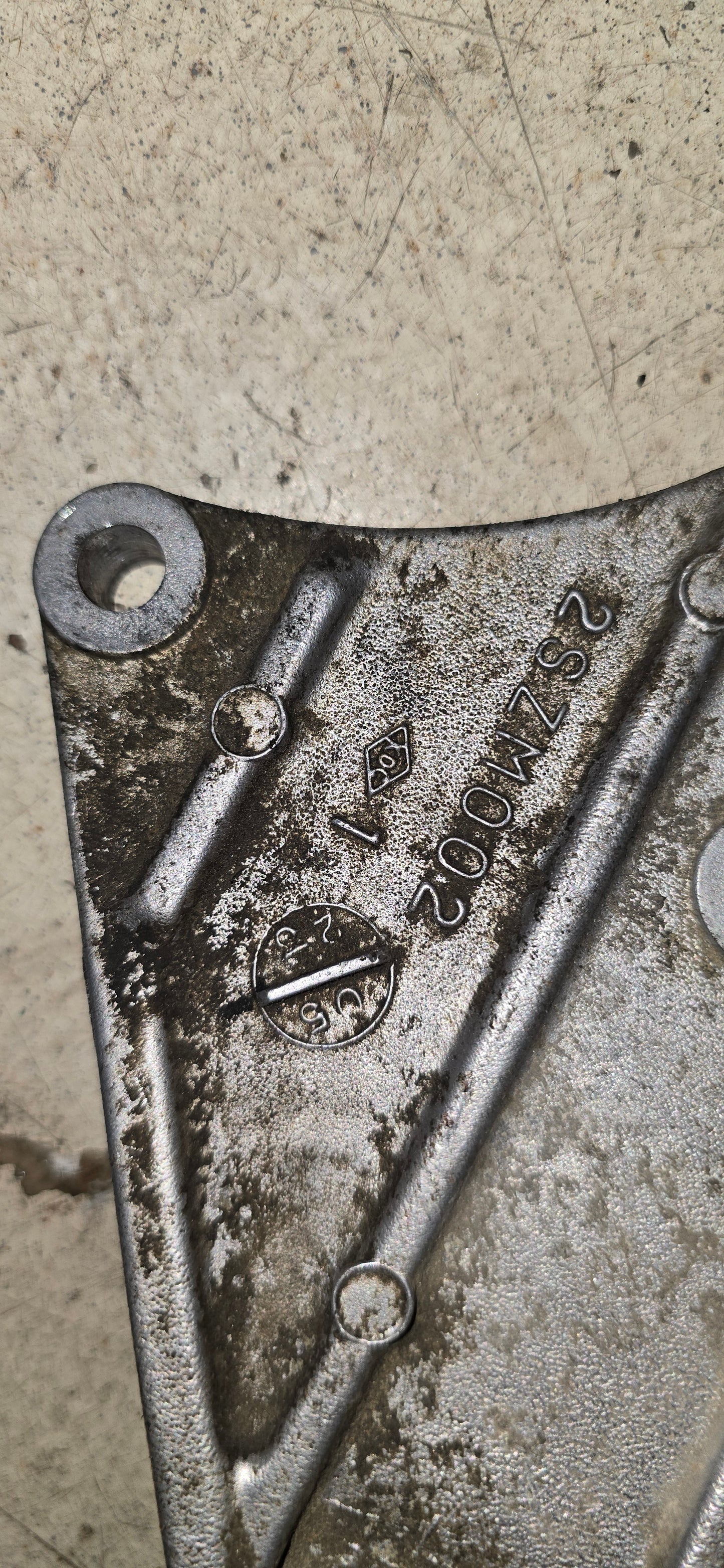 Geo metro front transmission mount