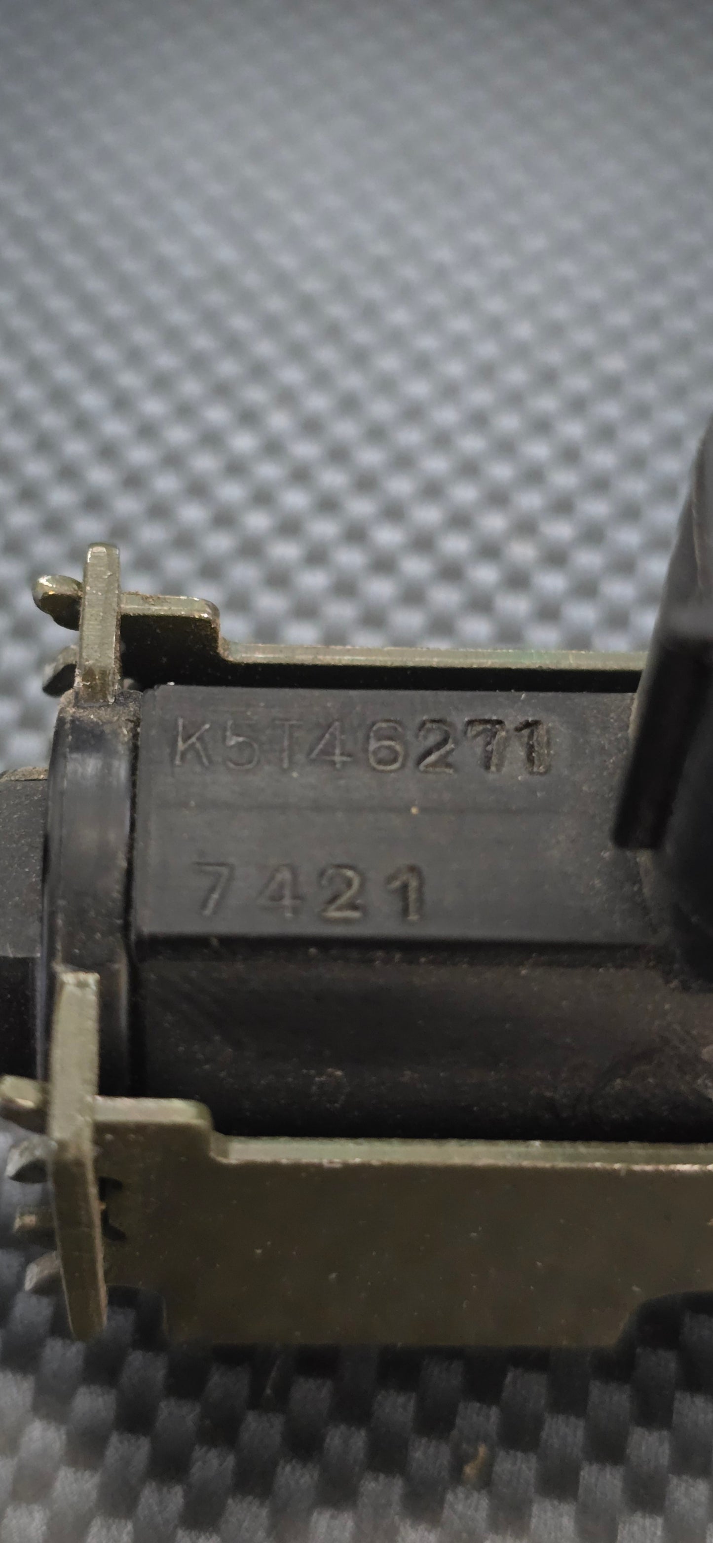 OEM 95-02 SUZUKI ESTEEM SWIFT GEO TRACKER VACUUM SOLENOID VALVE VSV K5T46271