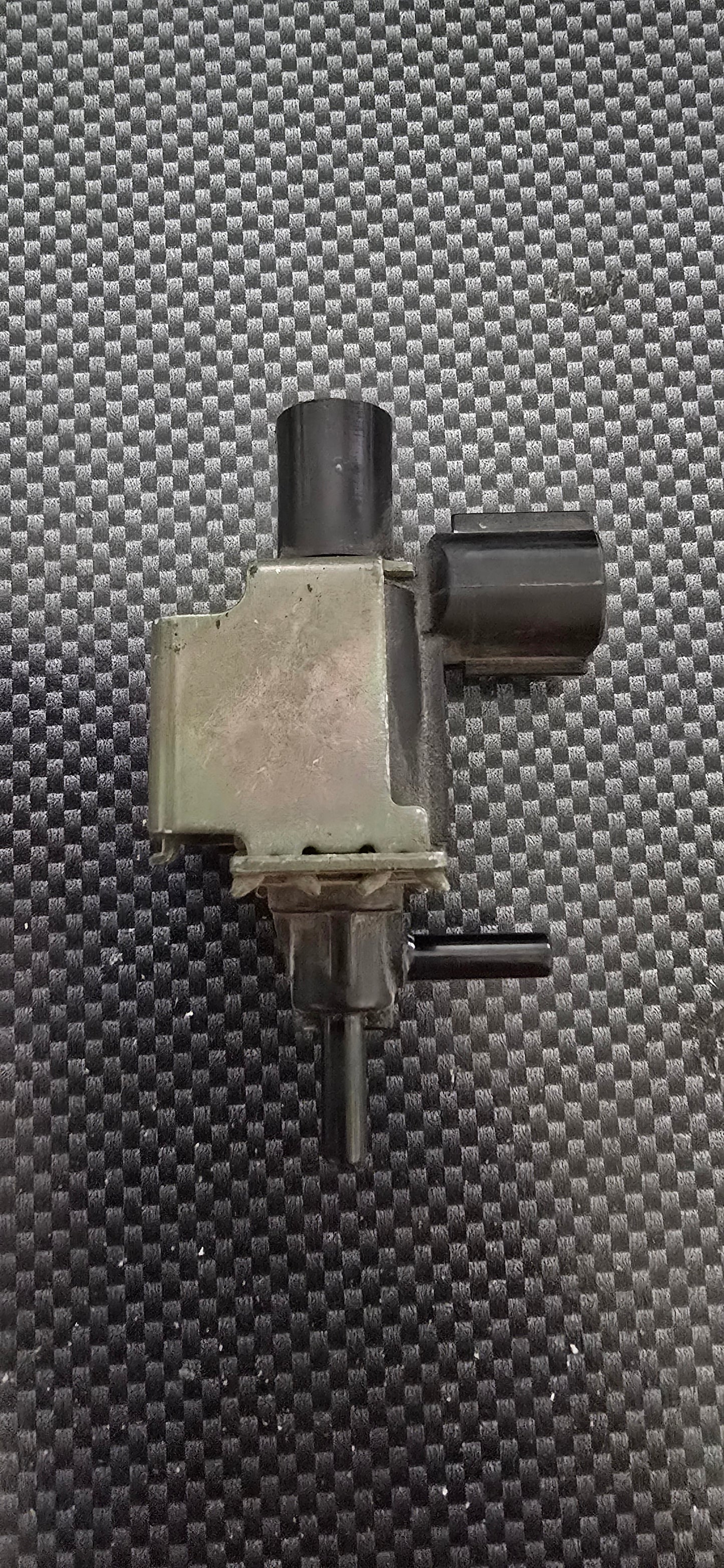 OEM 95-02 SUZUKI ESTEEM SWIFT GEO TRACKER VACUUM SOLENOID VALVE VSV K5T46271