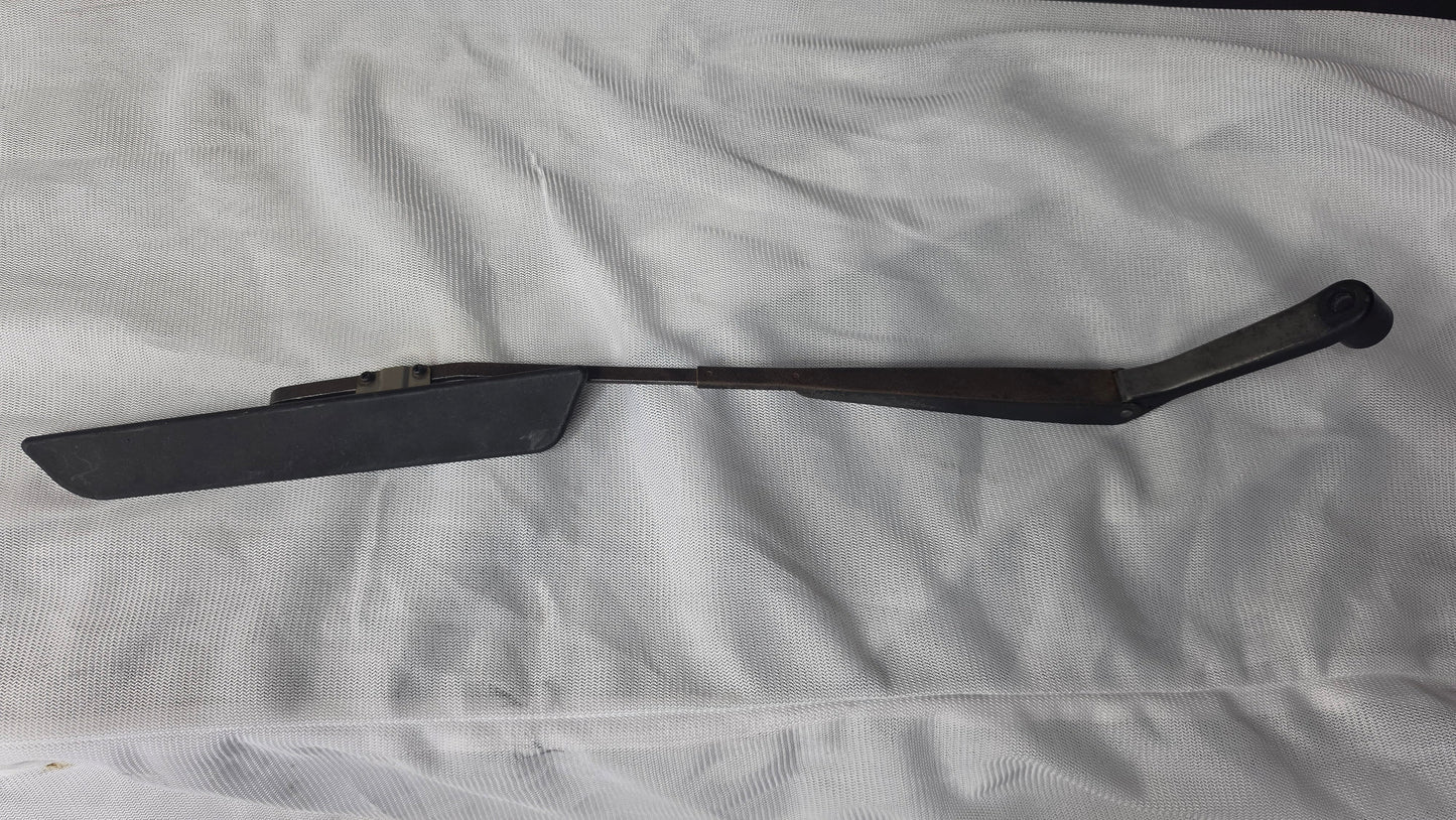 Suzuki Swift wiper arm w/ Spoiler