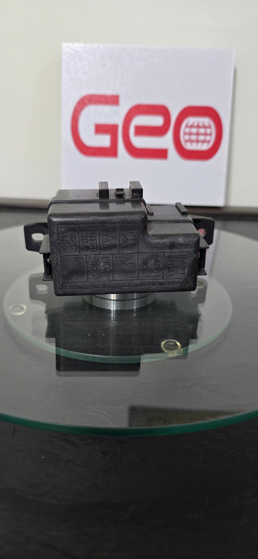 Metro / Tracker Under Hood Fuse Box with Cover