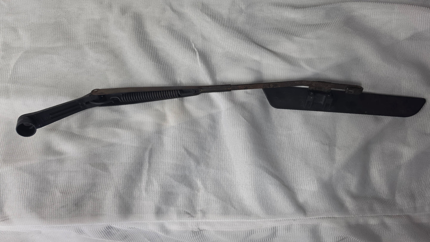 Suzuki Swift wiper arm w/ Spoiler